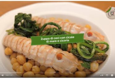 Zuppa-di-ceci-con-cicale-di-mare-e-cicoria